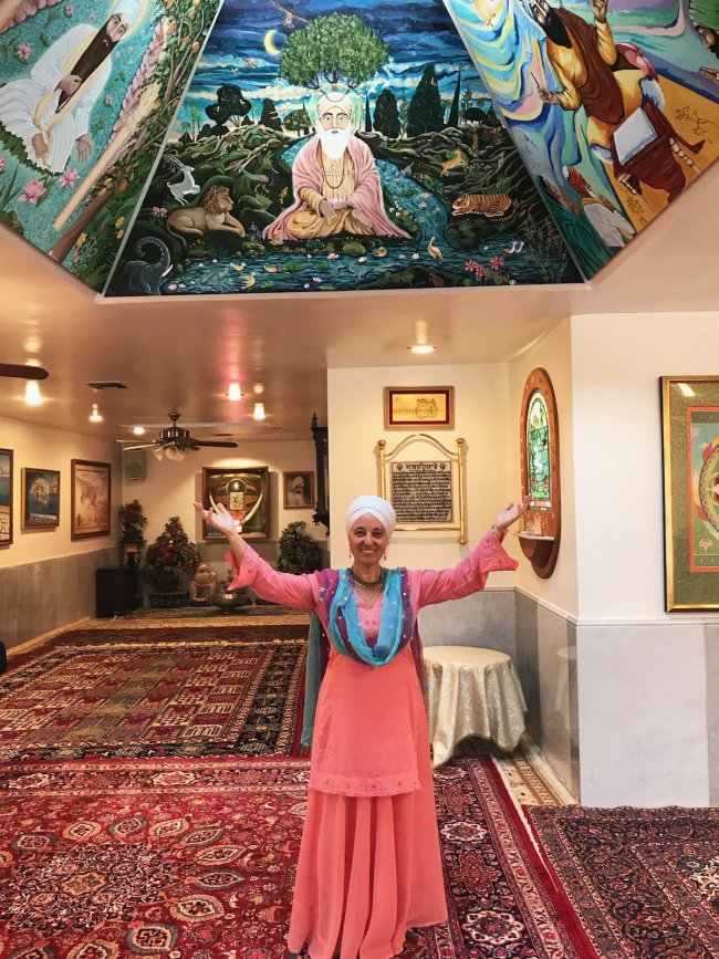 Lady Gatka: Italian Sikh Paints Gurus | SikhNet